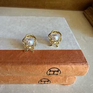 Gold and Pearl Bow Earring- elegant cute minimalist dainty vintage